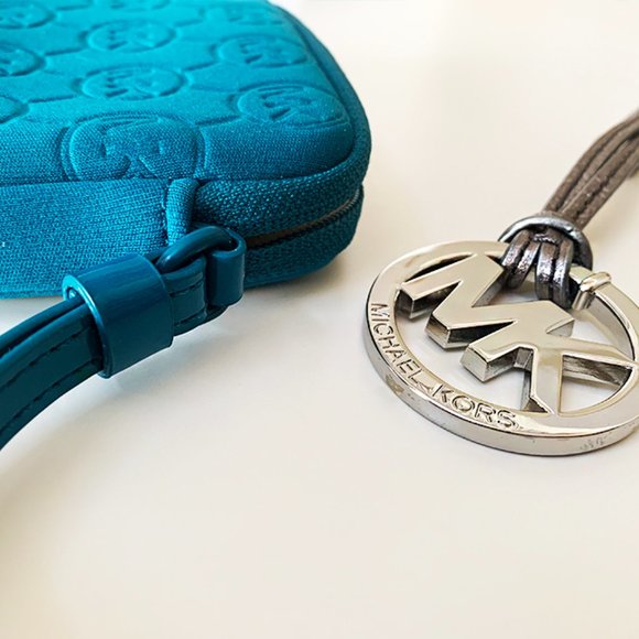Michael Kors wristlet + MK bag charm - Picture 4 of 7